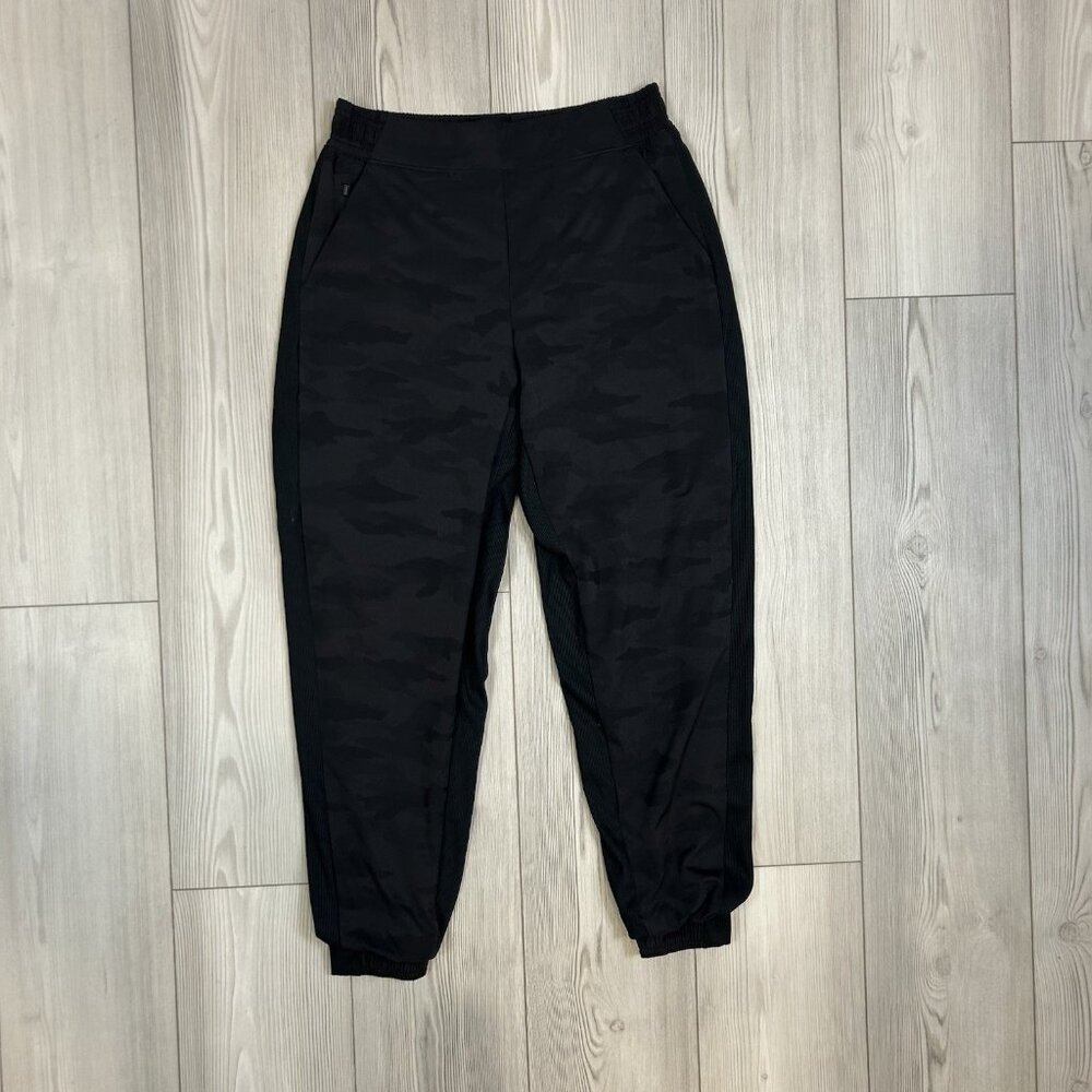 ATHLETA Lined Jogger in Black Camo 985549 Size 6 Pockets